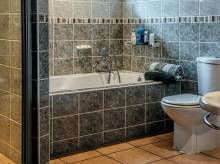 Notre zone d'activité pour ce service Créer sur mesure une salle de bain moderne avec douche à l'italienne et vasque design près de